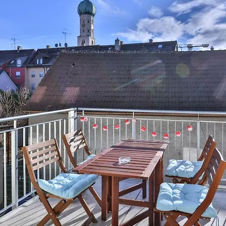 Bright - Double 3 Bedroom - 2 Kitchen - Parking *